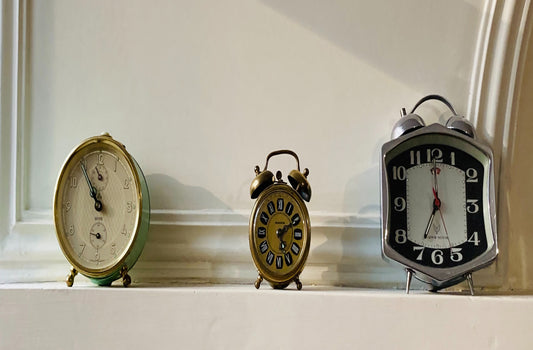 three old clocks to represent intermittent fasting